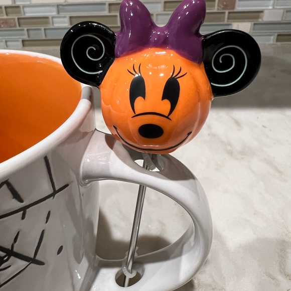 RARE Minnie Mouse Halloween Mug with pumpkin stirrer. - Picture 5 of 5